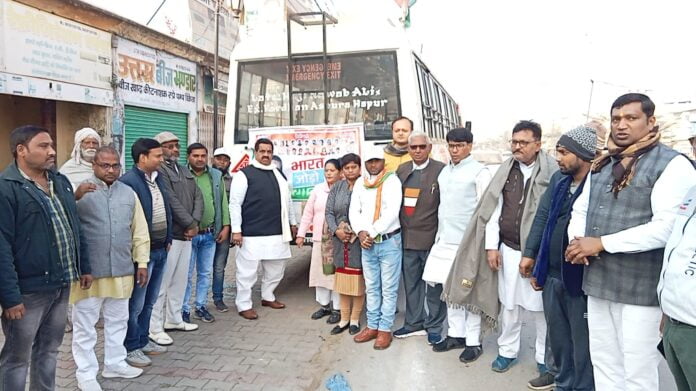 Congress men leave for Delhi to participate in 'padyatra'