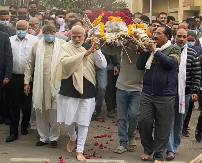 PM Narendra Modi attends mother's funeral