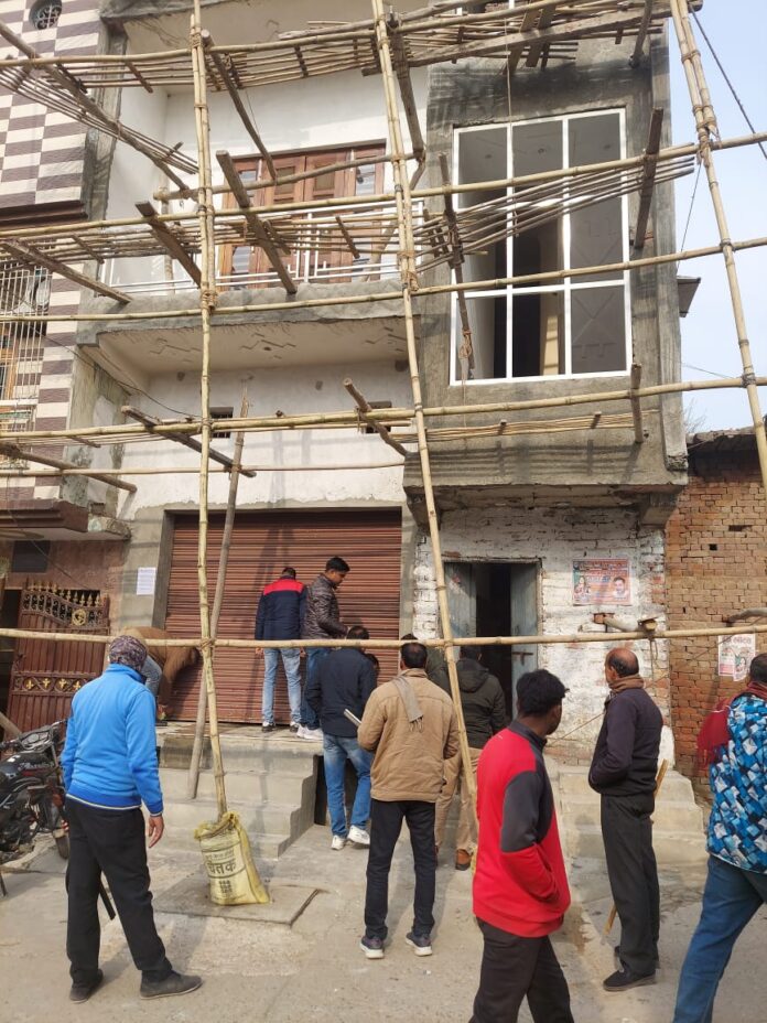 Authority team doing sealing action on the building in Pilkhuwa