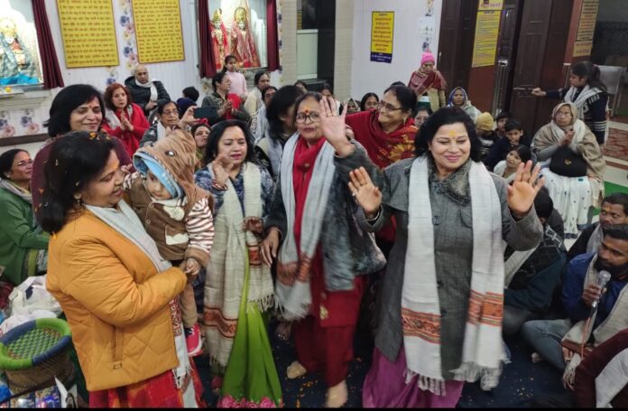 Devotees participating in Bhajan Sandhya