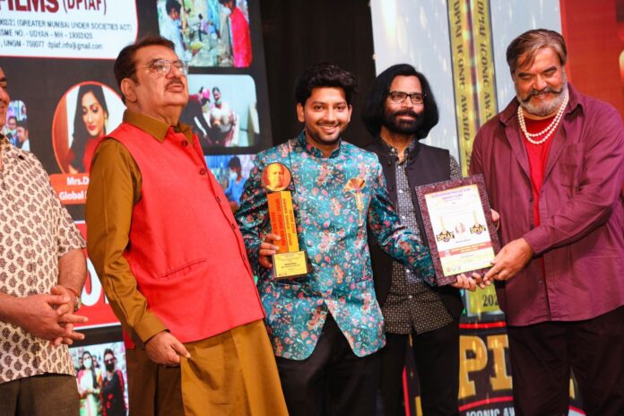 Actor Raza Murad honoring director Rahul Khan