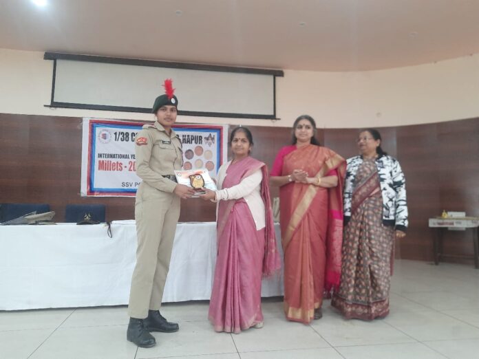 Honoring the winner in the competition at SSV College