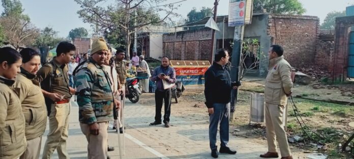 Tehsildar Vivek Bhadauria investigating illegal occupation in Garhmukteshwar