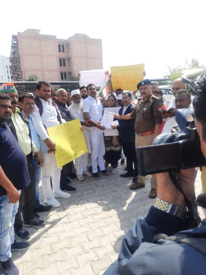 Congressmen giving memorandum at the district headquarters