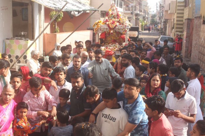 Devotees involved in palanquin journey