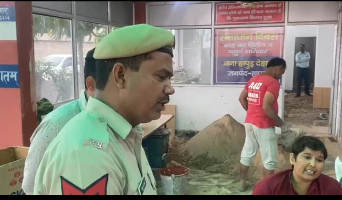 Haryana Police personnel present at Hapur Dehat police station