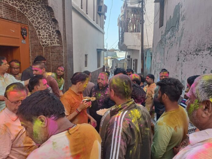 People playing Holi with bereaved family