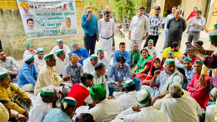 Bhakiyu workers protesting at the Executive Engineer's office