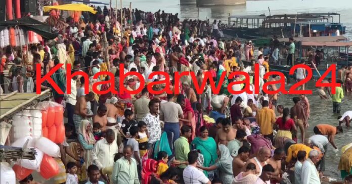 Crowd of devotees at Ganga Ghat