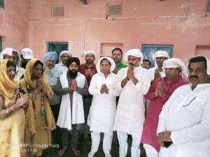 Sushma Singh, wife of ex-MLA/former chairman Dharampal Singh inaugurating the main election office of Congress