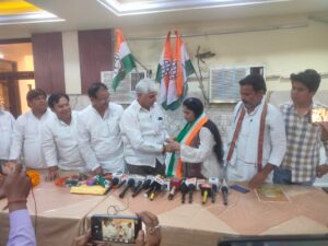 Manvi Singh, daughter of former minister Dharampal Singh, joined Congress