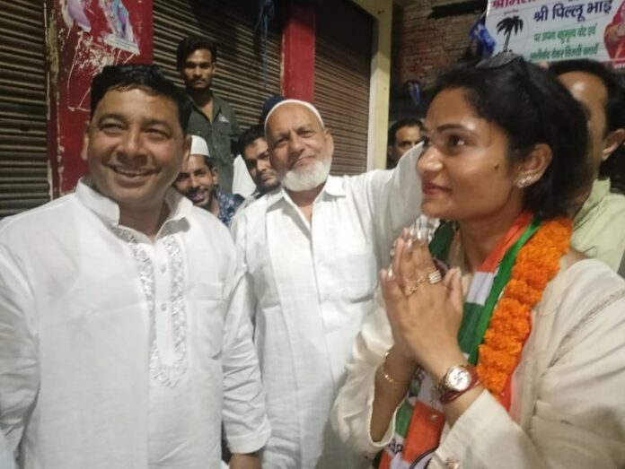 Congress candidate Manvi Singh doing public relations