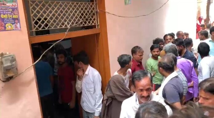 Crowd at the scene of the incident in Mohalla Phoolgarhi