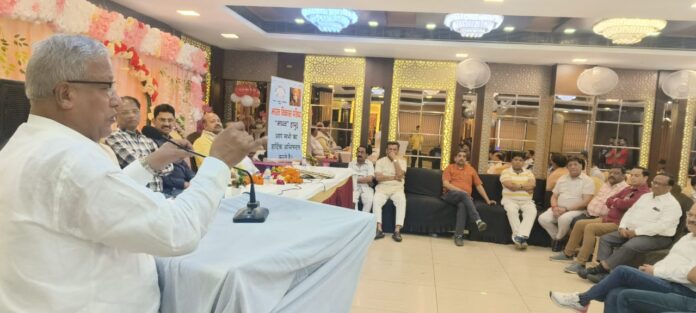 MP Rajendra Agarwal addressing the meeting of Bharat Vikas Parishad