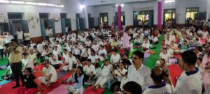 Ninth International Yoga Day नवम अंतर्राष्ट्रीय योग दिवस: हर घर आंगन योग थीम के किया गया योगा