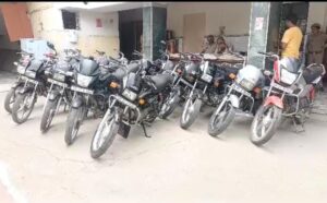 Hapur News: हापुड़ कोतवाली पुलिस को मिली बड़ी सफलता: दो बाइक चोर गिरफ्तार,  दस लाख रुपये के 16 दोपहिया वाहन बरामद