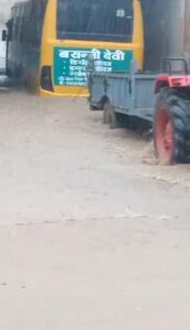 Hapur News झमाझम बारिश से मौसम हुआ कूल कूल, गांव से लेकर शहर तक जलभराव