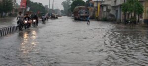 Hapur News झमाझम बारिश से मौसम हुआ कूल कूल, गांव से लेकर शहर तक जलभराव