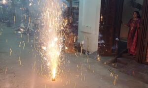 Diwali जमकर चले पटाखे, धूमधाम से मनाई दीपावली;253 पहुंचा AOI