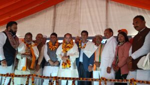 BJP पूर्व सांसद कंवर सिंह तंवर ने साधु संत, आंगनवाड़ी,आशा बहनों और सफाई कर्मचारियों को किया सम्मानित