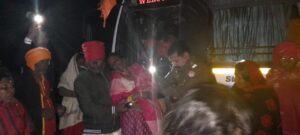 Accident Hapur News बिहार से हरिद्वार जा रही श्रद्धांलुओं से भरी बस हुई हादसे का शिकार, 19 यात्री घायल, 5 कि हालात गंभीर