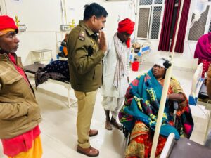 Accident Hapur News बिहार से हरिद्वार जा रही श्रद्धांलुओं से भरी बस हुई हादसे का शिकार, 19 यात्री घायल, 5 कि हालात गंभीर
