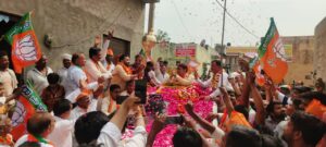 Arun Govil भाजपा प्रत्याशी अरुण गोविल ने मतदाताओं से किया जनसंपर्क