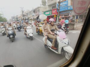 Hapur पिंक स्कूटी रैली के माध्यम से मतदाताओं को किया जागरूक