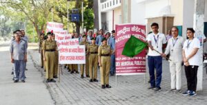 Hapur एनसीसी क्रैडट्स ने निकाली मतदाता जागरूकता रैली