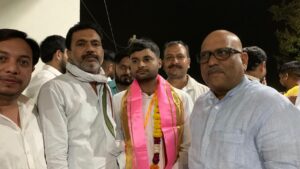 Hapur यूपीएससी परीक्षा में उत्तीर्ण मनुप्रिय त्यागी को कांग्रेस प्रदेशाध्यक्ष अजय राय ने दी बधाई, गांव सबली पहुंचे