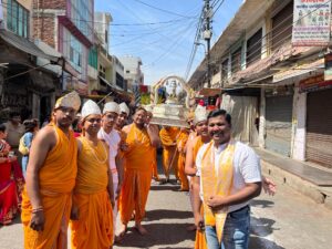 Hapur महावीर स्वामी का जन्म कल्याणक पर्व धूमधाम से मनाया, निकाली पालकी यात्रा