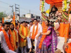 Hapur धूमधाम से निकाली गई भगवान परशुराम जयंती पर शोभा यात्रा