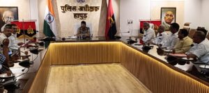 Hapur व्यापारियों के साथ अपर पुलिस अधीक्षक ने की बैठक, सुरक्षा व्यवस्था बेहतर रखने का दिया आश्वासन