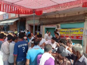 Hapur एलायंस क्लब हापुड़ क्रिस्टल ने भीषण गर्मी में शर्बत का किया वितरण