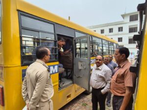 Hapur परिवहन विभाग ने चलाया स्कूली वाहनों का चेकिंग अभियान