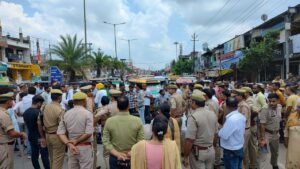 Hapur सांसद कंगना रनौत के बयान पर भड़की भाकियू (लोकशक्ति), मुकदमा दर्ज कराने की मांग, पुलिस ने छीना पुतला, लगाया जाम