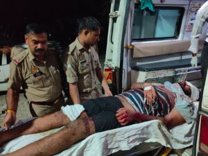 Hapur Accident हापुड़ में बड़ी खबर, ट्रक से भिड़ी कार दो की मौत, तीन घायल