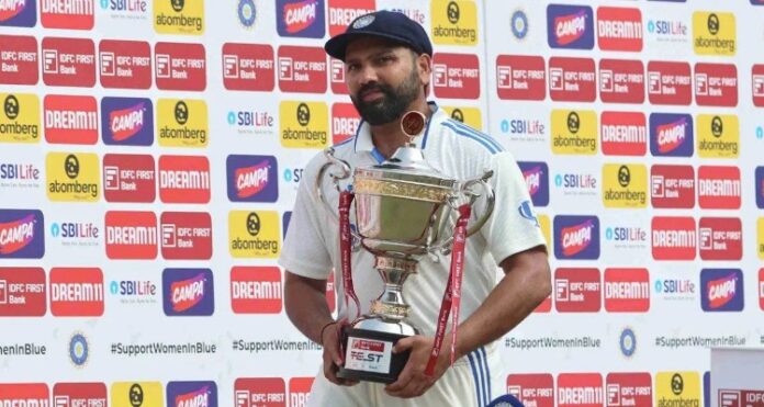 Rohit Gave Trophy To Akashdeep